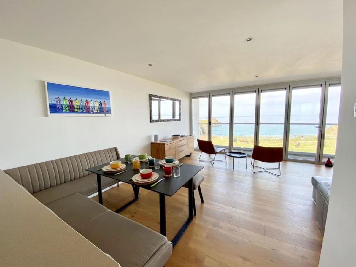 Sunset Waves Sea View Apartment Featuring Panoramic Views & Parking New Quay Exterior foto