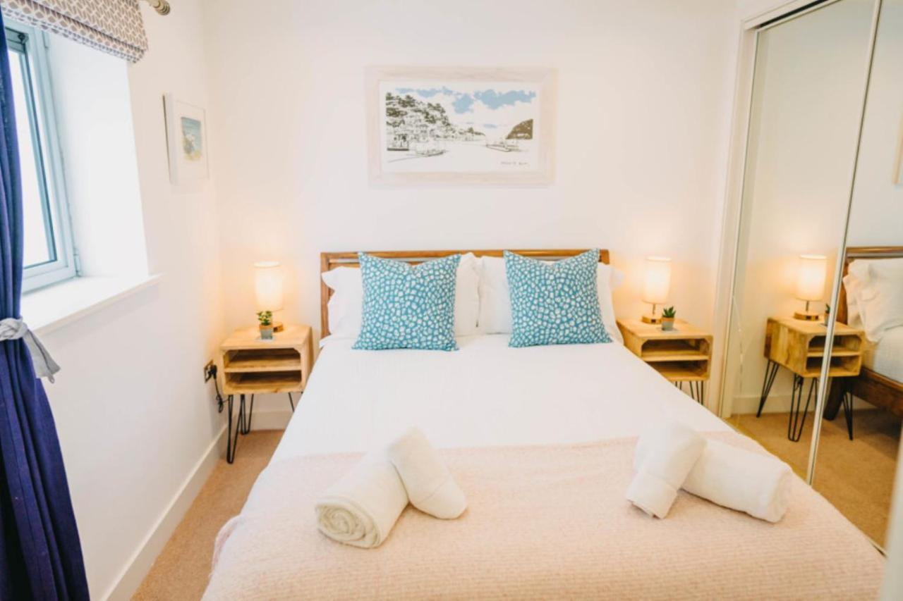 Sunset Waves Sea View Apartment Featuring Panoramic Views & Parking New Quay Exterior foto