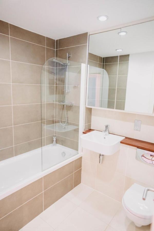 Sunset Waves Sea View Apartment Featuring Panoramic Views & Parking New Quay Exterior foto