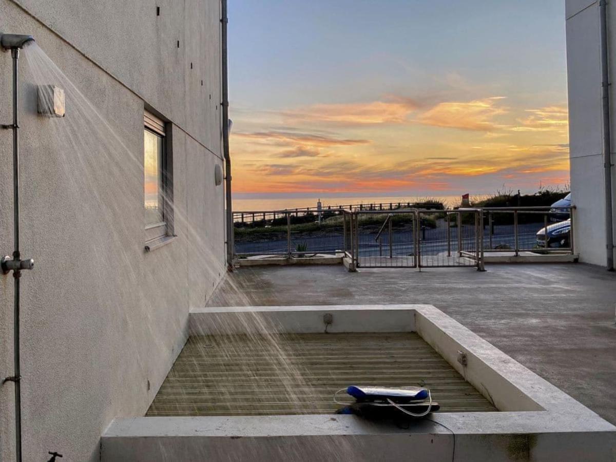 Sunset Waves Sea View Apartment Featuring Panoramic Views & Parking New Quay Exterior foto