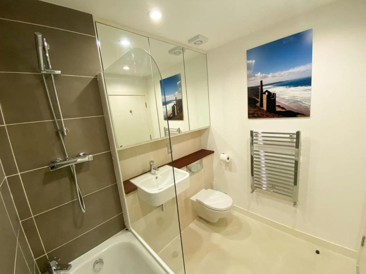 Sunset Waves Sea View Apartment Featuring Panoramic Views & Parking New Quay Exterior foto